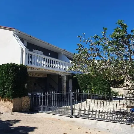 Charming In Pag With Sea View, 40 Sqm Lejlighed *