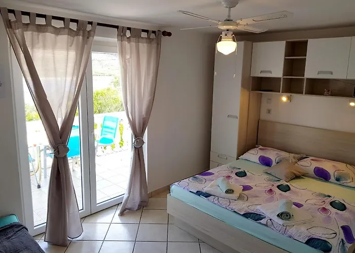 Charming In Pag With Sea View, 40 Sqm * Pag Town