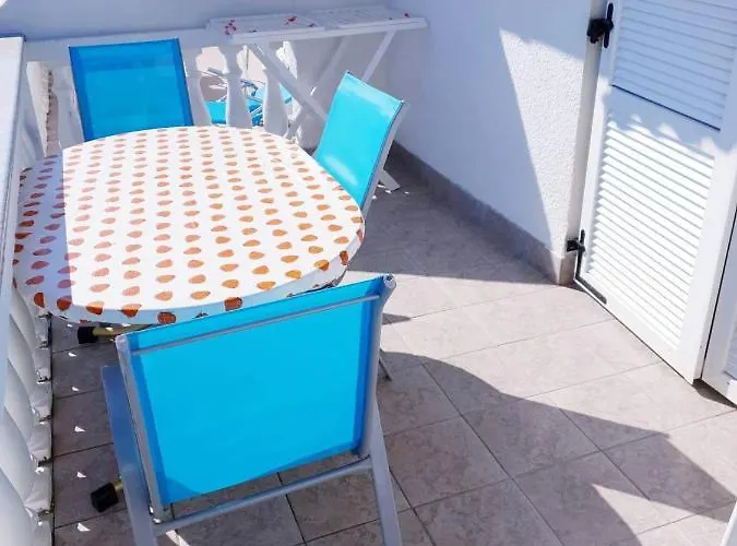 Charming In Pag With Sea View, 40 Sqm