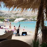 Apartamento Charming In Pag With Sea View, 40 Sqm Pag Town