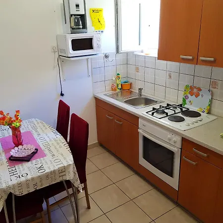 Apartamento Charming In Pag With Sea View, 40 Sqm Pag Town