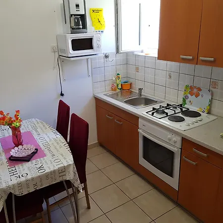Charming In Pag With Sea View, 40 Sqm Apartamento