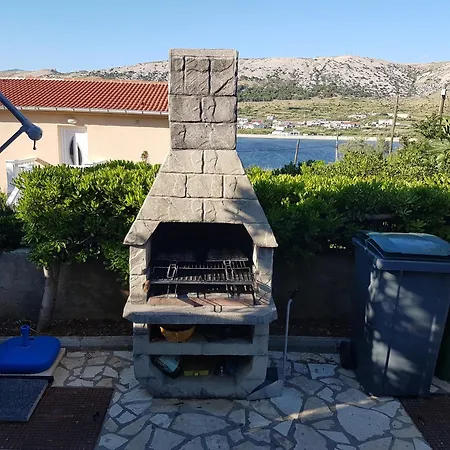 Apartamento Charming In Pag With Sea View, 40 Sqm Pag Town