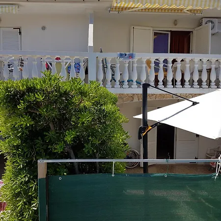 Apartamento Charming In Pag With Sea View, 40 Sqm Pag Town