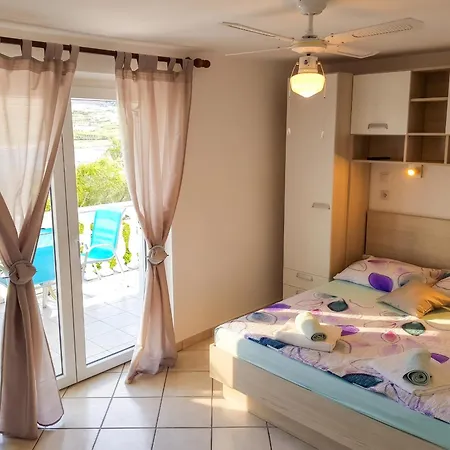 Appartement Charming In Pag With Sea View, 40 Sqm