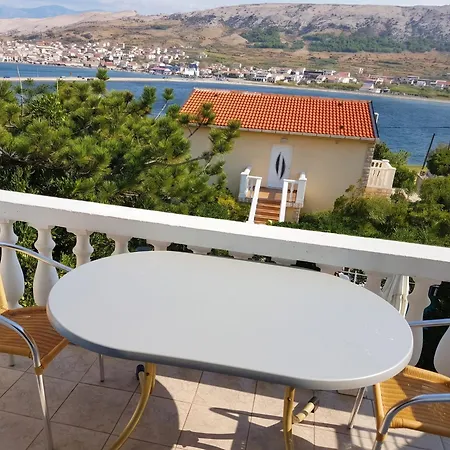 Charming In Pag With Sea View, 40 Sqm Appartement