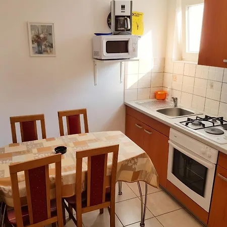Charming In Pag With Sea View, 40 Sqm Appartement *