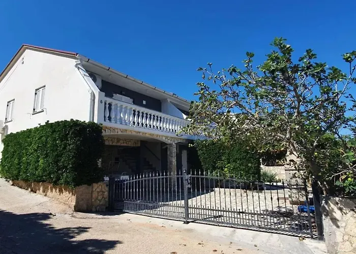 Charming In Pag With Sea View, 40 Sqm דירה *
