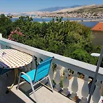 Charming In Pag With Sea View, 40 Sqm Appartement